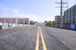 托子沖南路主幅路通車，新學校旁拉通了一條便民路